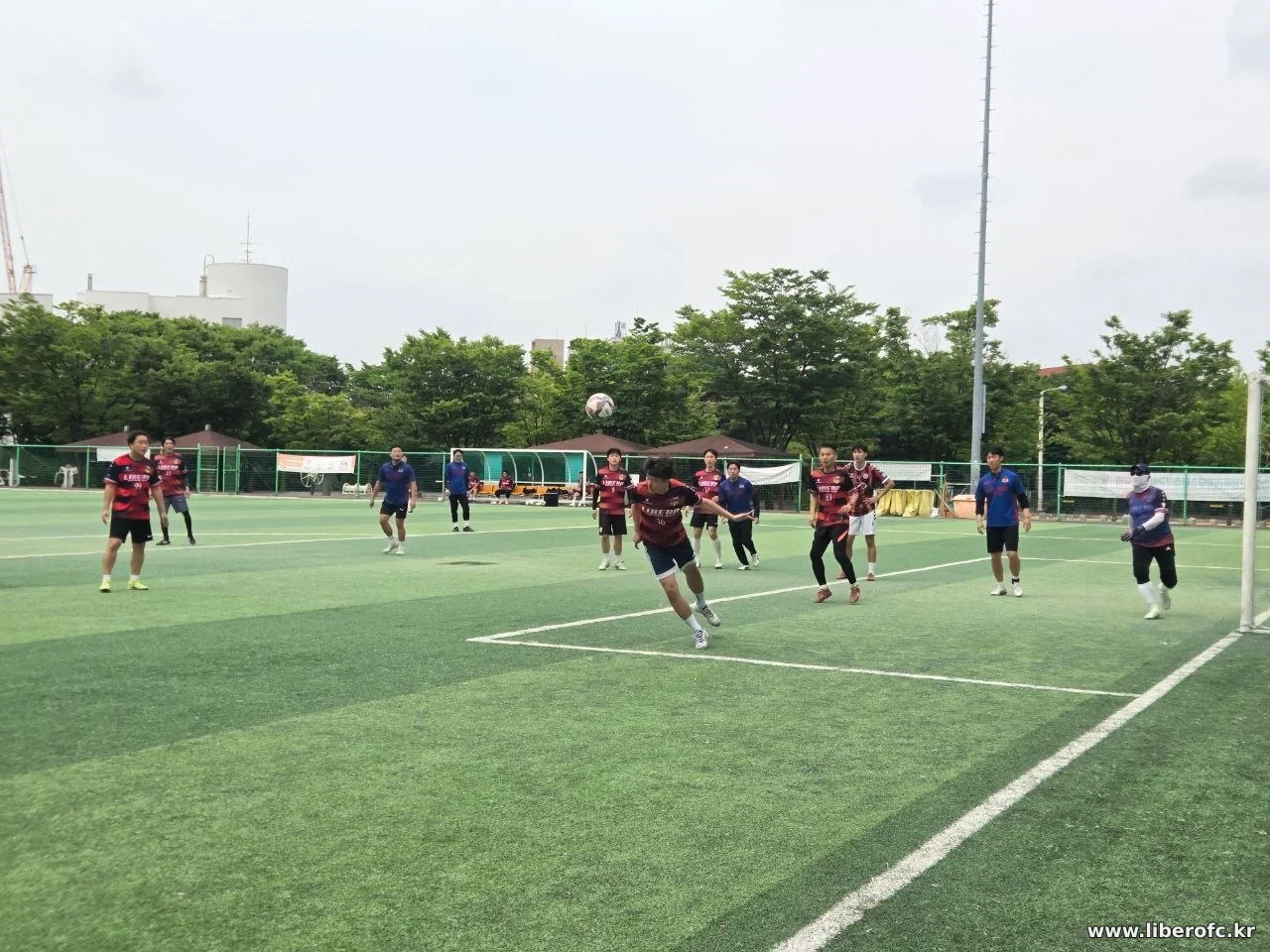 헤더 경합