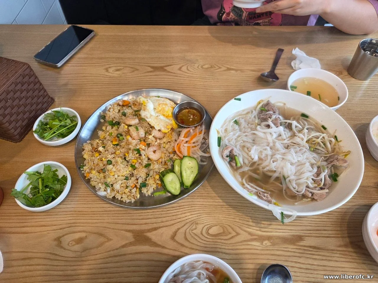 쌀국수와 새우볶음밥
