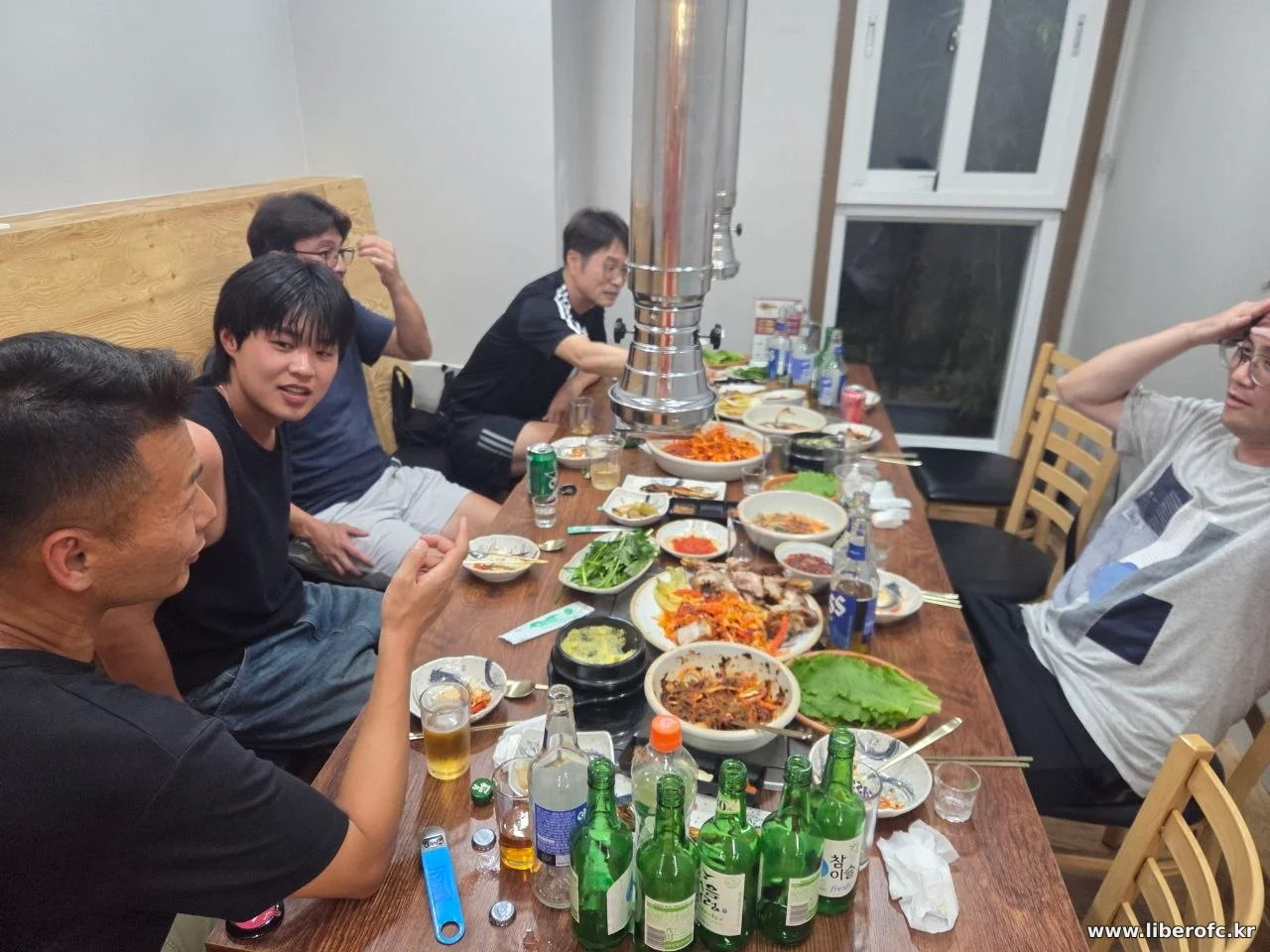 다 비운 소주병들