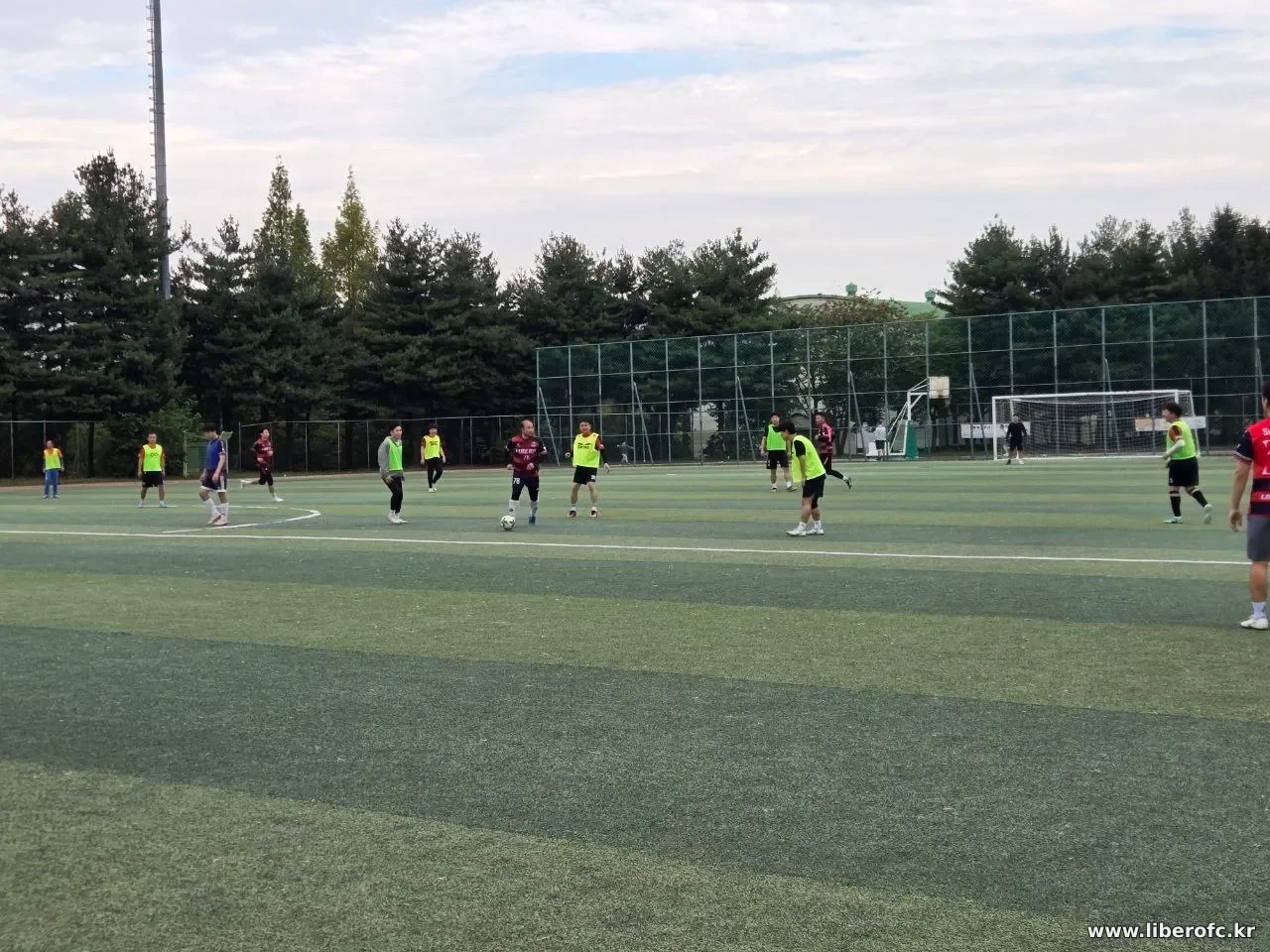 호흡 좋은 팀에게 고전한 하루 — 신원FC와의 정모 | 사회인 축구